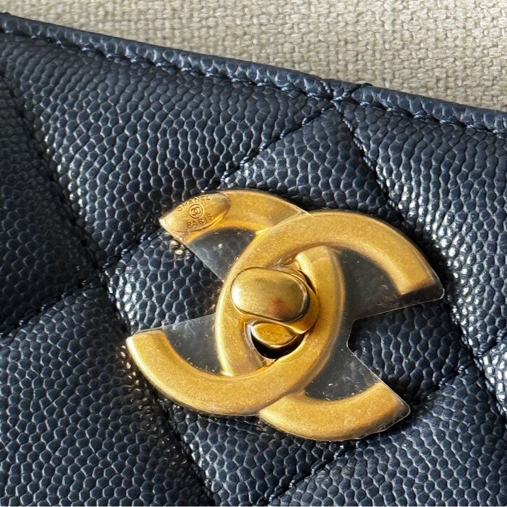 ⭐️CHANEL⭐️22A Twist Your Button Caviar Leather Hobo Shoulder Bag - Picture 8 of 16